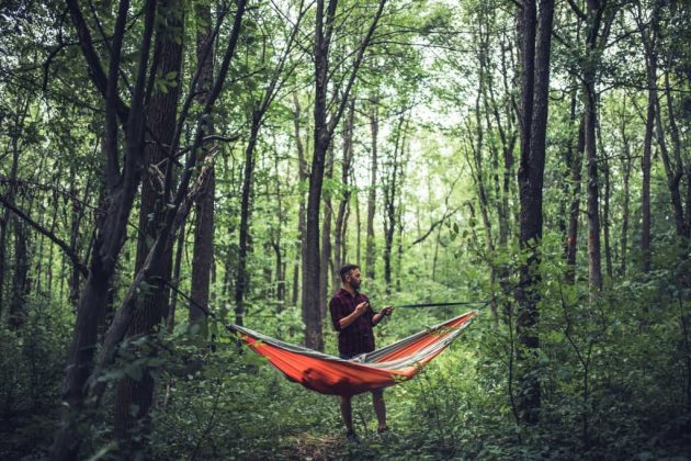 how to set up a hammock without trees