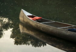 Easy Steps on How to Clean an Aluminum Canoe in 3 Ways!