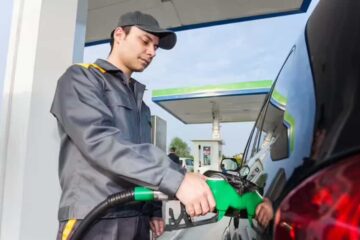 Do You Tip Gas Attendants In Oregon? Important Guidelines To Know